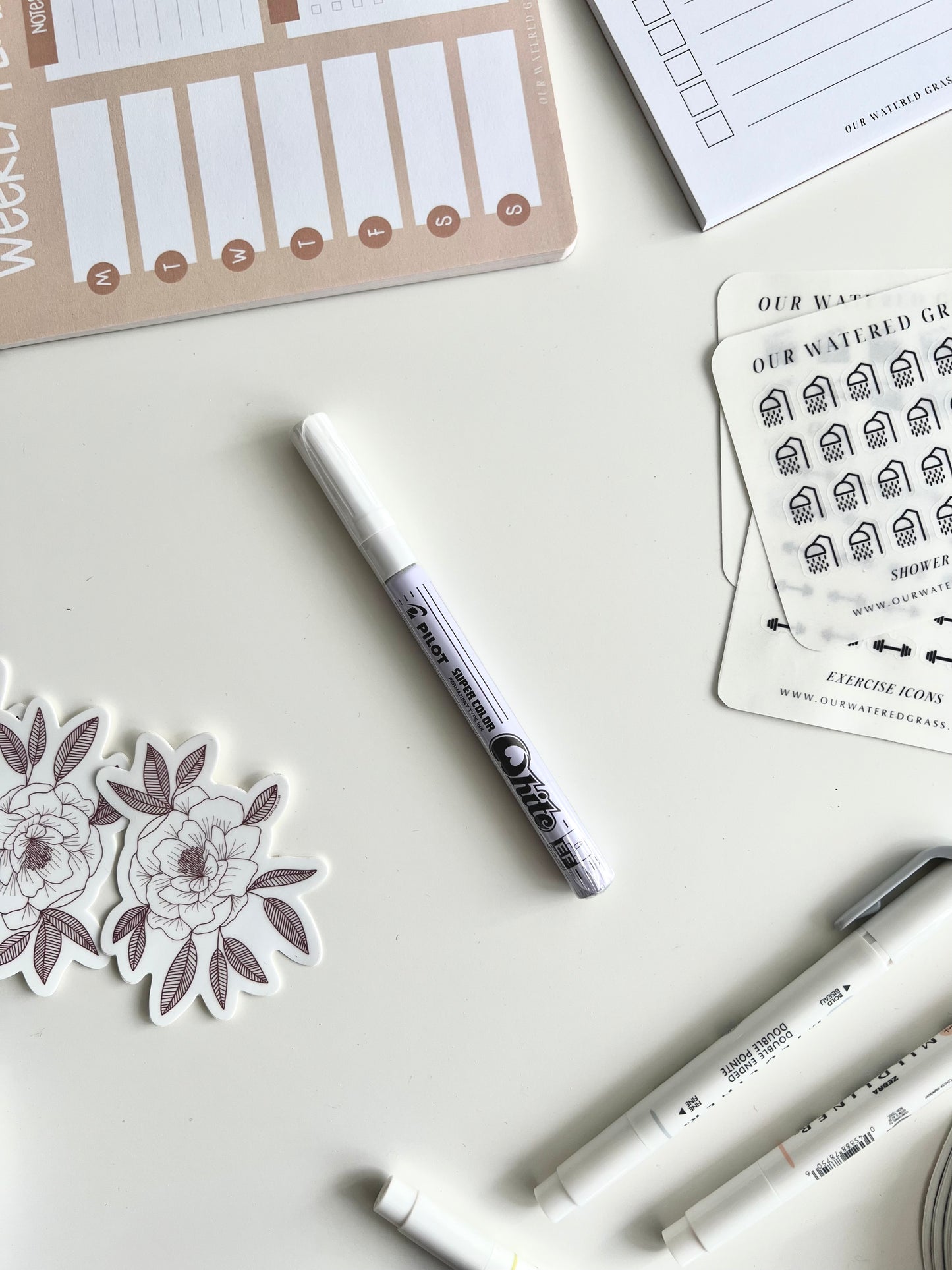 Super Colour White: Extra Fine - White Permanent Paint Pen